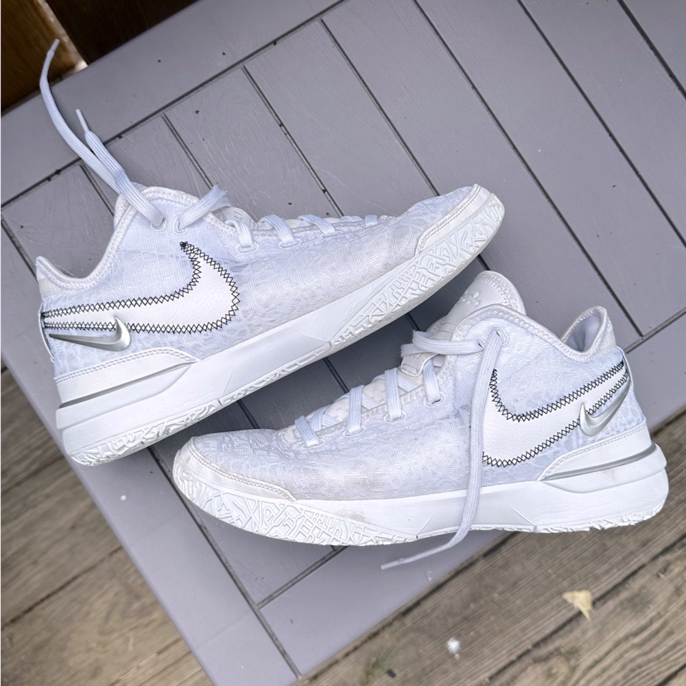 Nike Zoom LeBron NXXT Gen
White - Picture 3 of 4